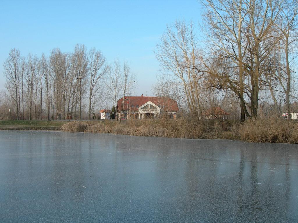 Kigyosi Csarda & Panzio Bed & Breakfast Fulopszallas Bagian luar foto